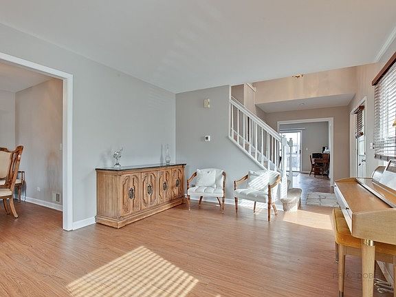 5th image of 8 Altoona Ct