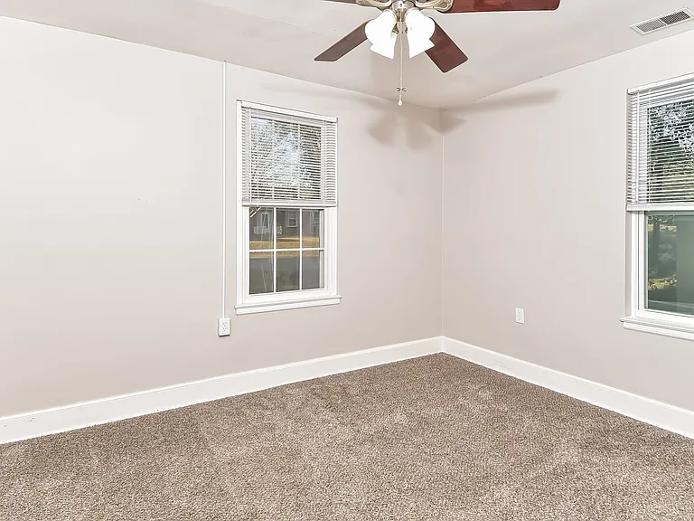 5111_024_main_bedroom_13383200.jpg