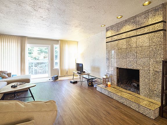 5th image of 105 Western Ct