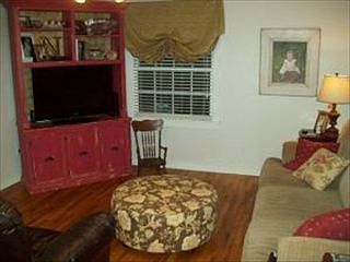 5th image of 411 White Dr