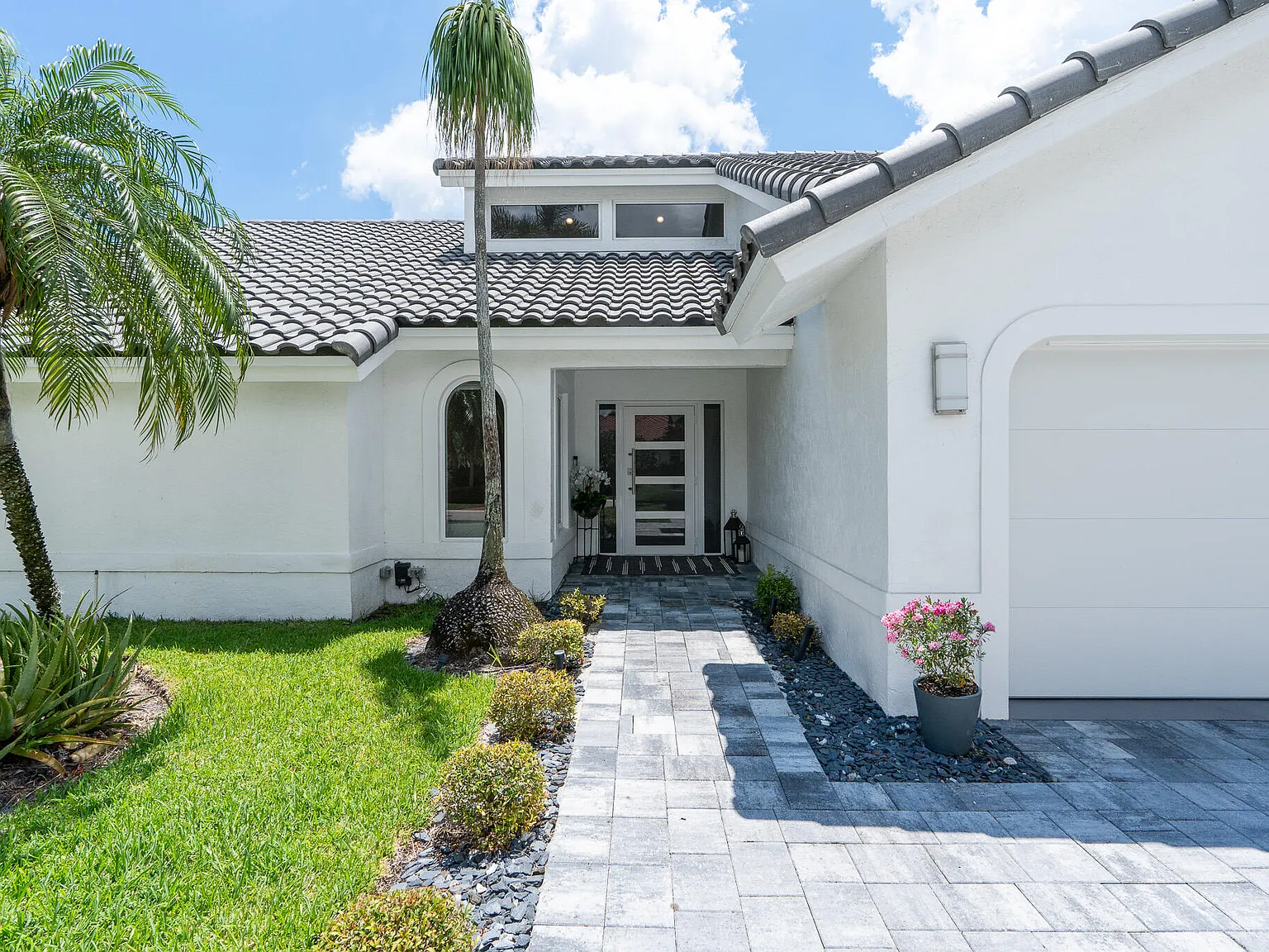 3 bed, 2.5 bath, 2246 sqft, $6,995 — Photo 4