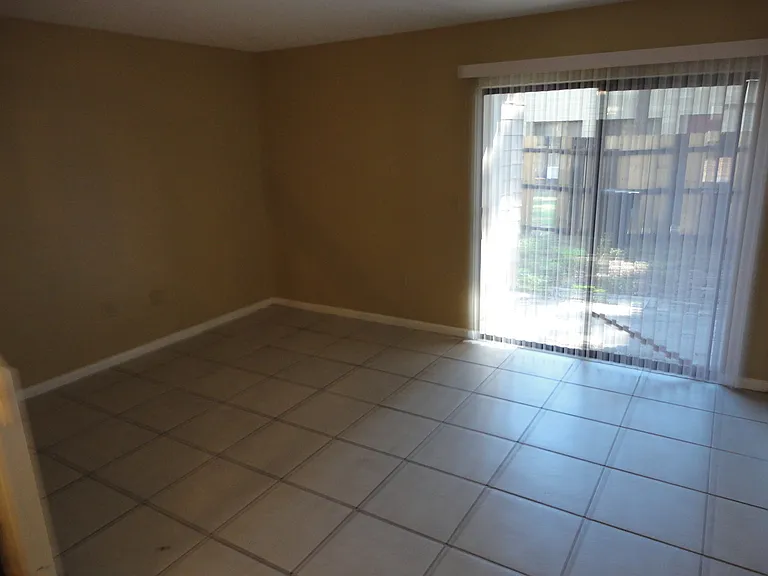 2147 SW 39th Way — Photo 2