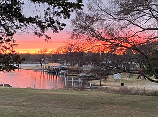 316 Comanche Dr, Lake Kiowa, TX 76240