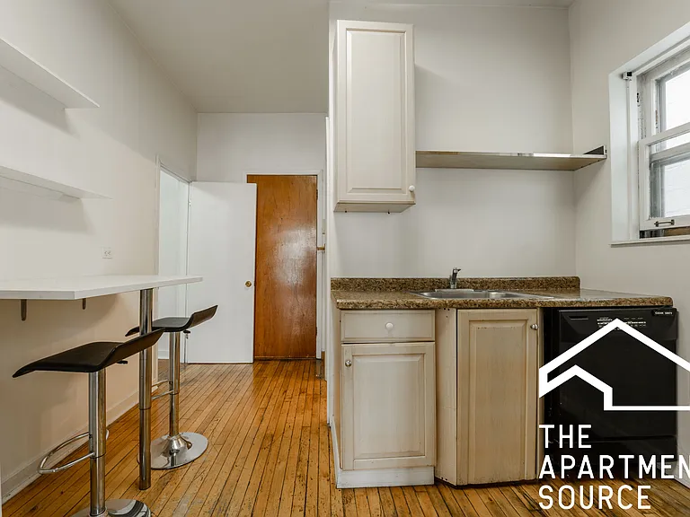 2334 N Wayne Ave #1R — Photo 4