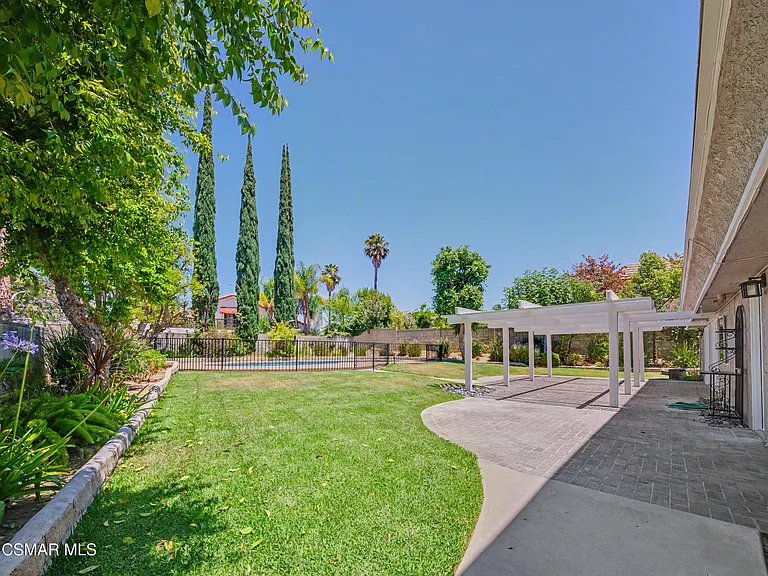 22777 Brenford St — Photo 35