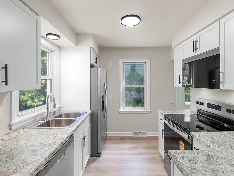 418 S Mill St — Photo 16