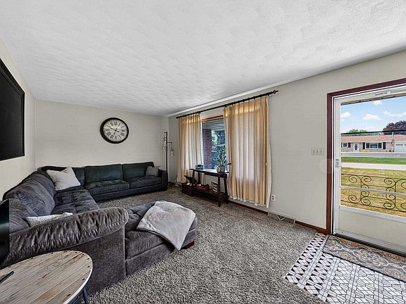 4th image of 51882 Cheryl Dr
