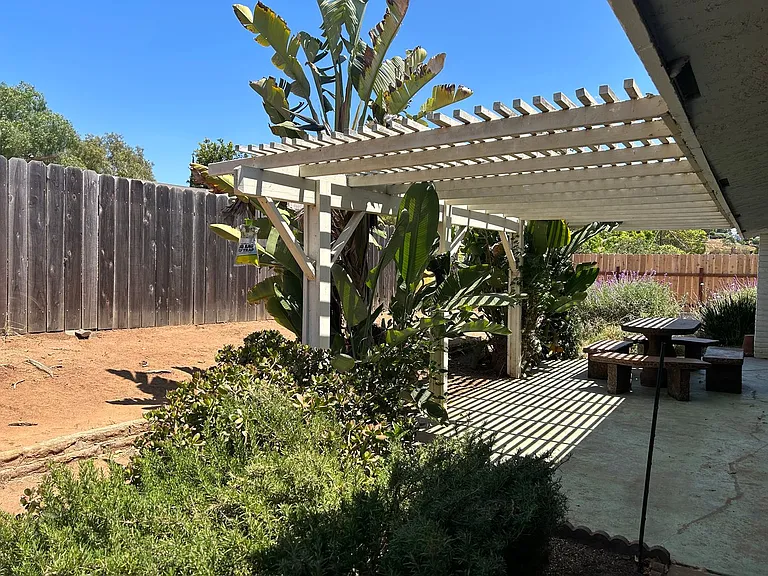 420 Osborne St — Photo 13