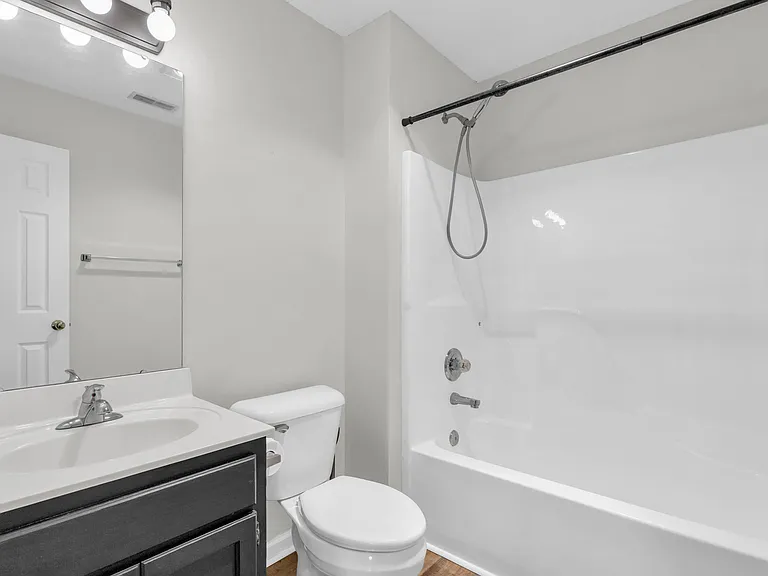 1115 Lenny Ln — Photo 8