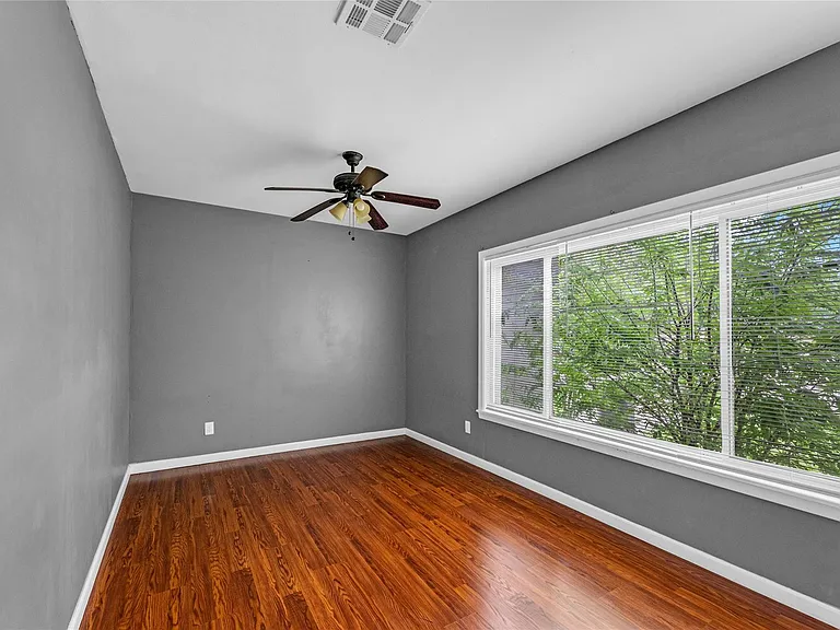 2527 Avenue G — Photo 24