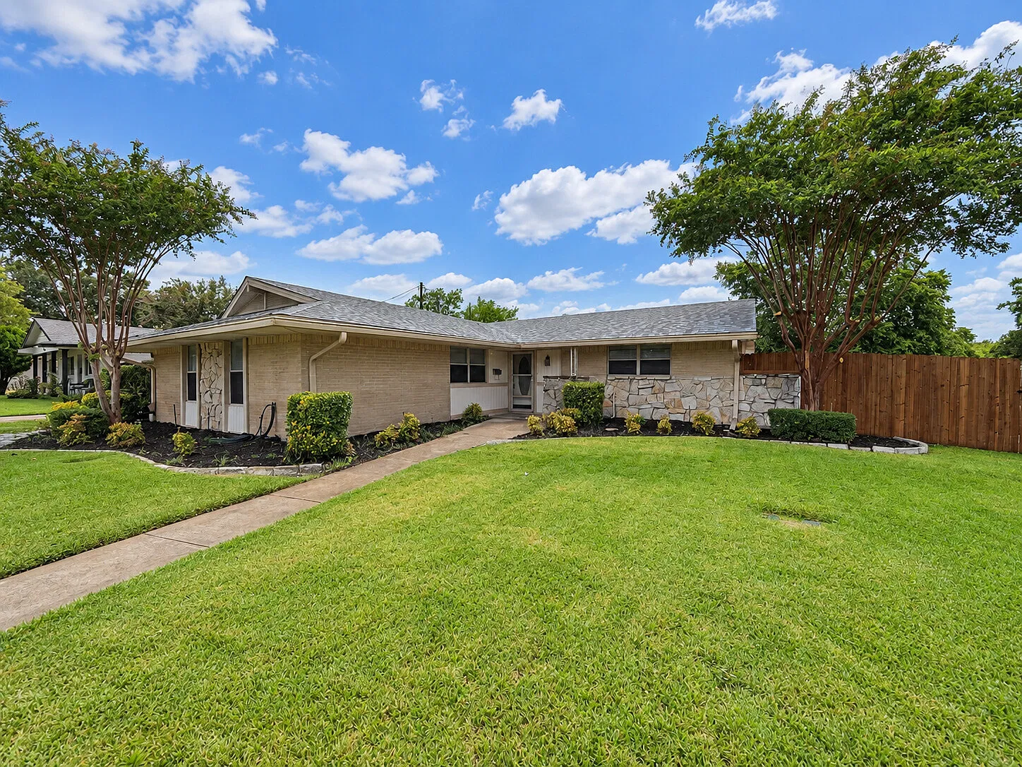 3 Bed, 2 Living, Corner Lot with Large Backyard and Gate — Photo 2
