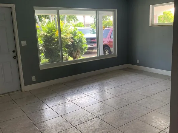 500 W 27th Street, Riviera Beach, FL 33404