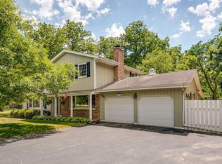 455 Hickory Haven Dr E, Gurnee, IL 60031