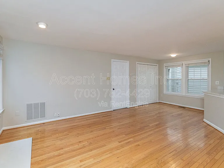 7579 Cross Gate Ln — Photo 18