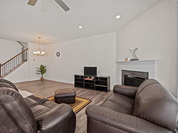 5th image of 2024 Bunchberry Ln
