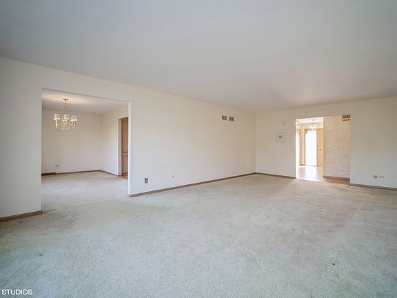 5th image of 3030 Floral Dr