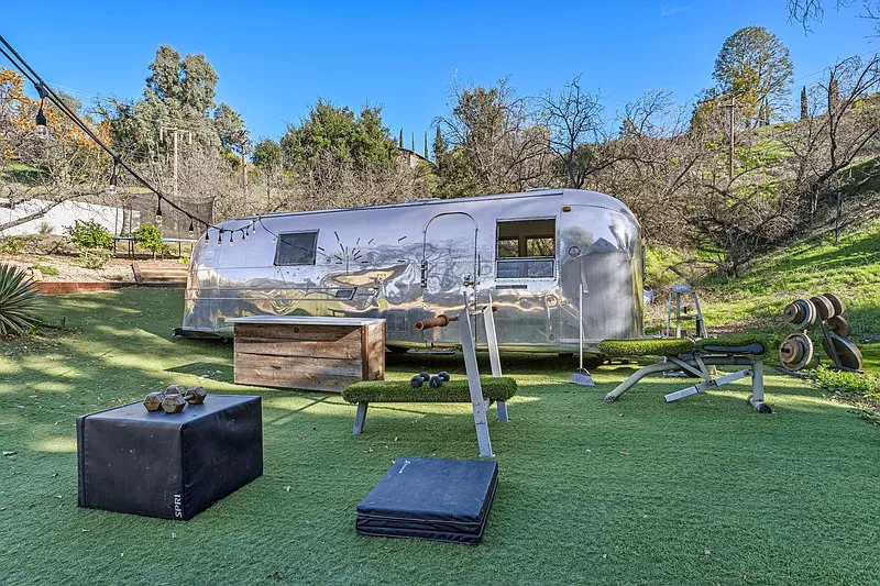 4001 Topanga Canyon Blvd — Photo 3