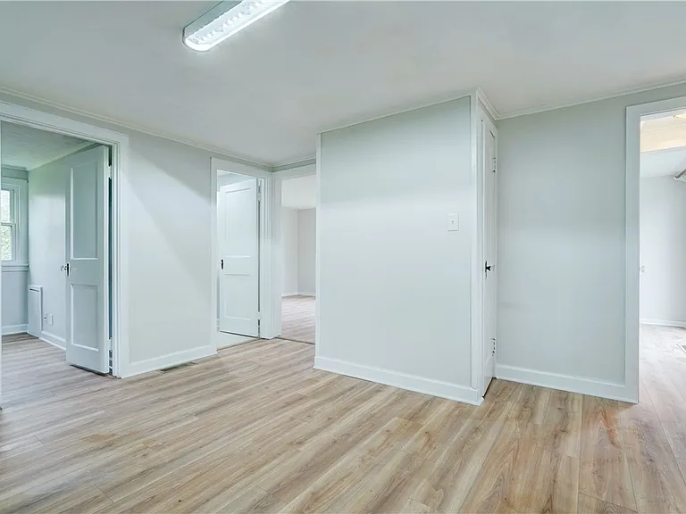 904 Lake Rd — Photo 11