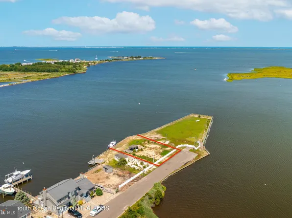 938 Meadow Lark Dr, Lanoka Harbor, NJ 08734