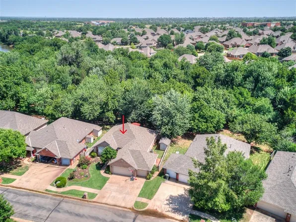 1801 Del Simmons Dr, Edmond, OK 73003
