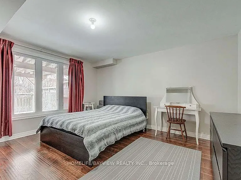 67 Woodbury Cres S — Photo 8