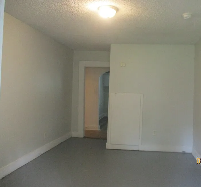 4 bed, 1.0 bath, $1,075 — Photo 3