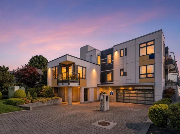 9667A 1st St #6, Sidney, BC V8L 3C8