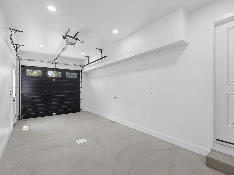 521 Harmony Rd — Photo 33