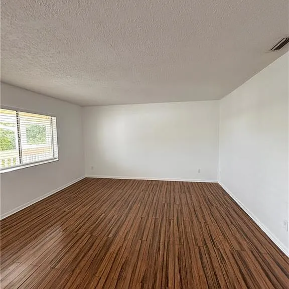 4629 Bayshore Dr #J7 — Photo 4