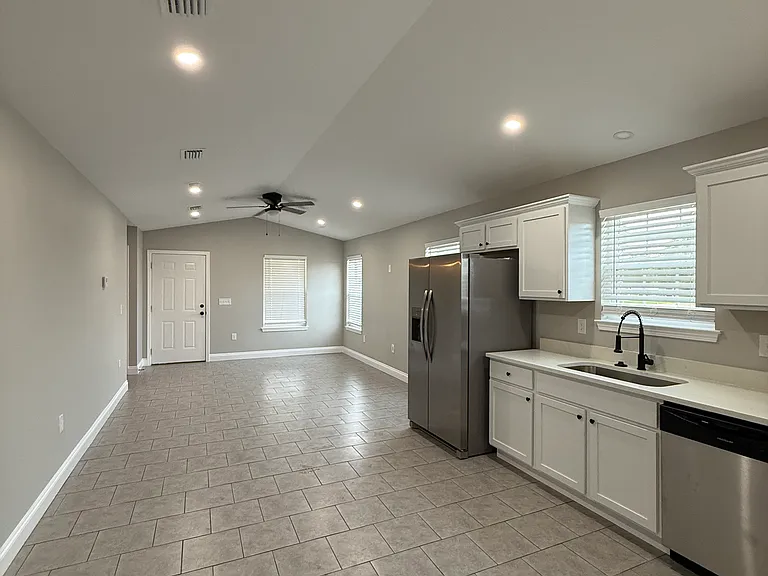 24672 Chestnut St — Photo 7