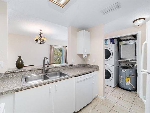 2nd image of 2901 Riverside Dr APT 201