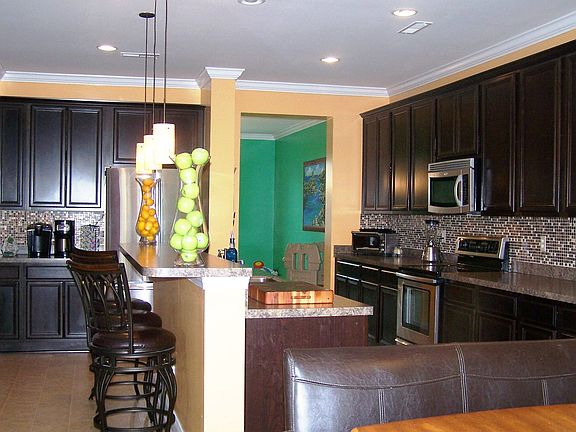 42" cabinets with crown molding