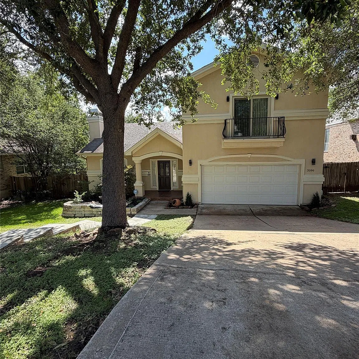 4 bed, 2.5 bath, 2601 sqft, $3,850 — Photo 2
