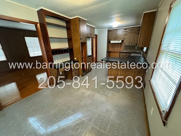1237 Linwood St — Photo 3
