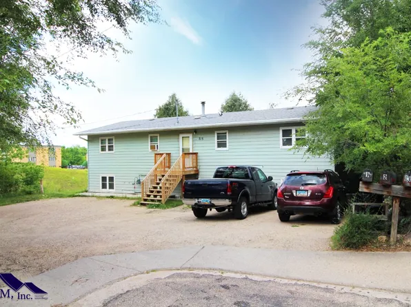 2 Bedroom, 1 Bath - $445/month, 713 Summit Dr APT 2, Minot, ND 58701