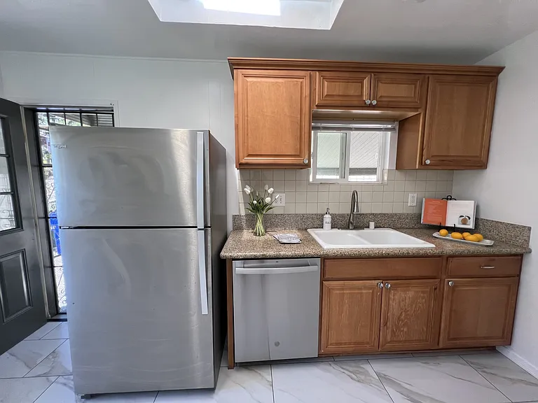 604 W Pennsylvania Ave — Photo 12