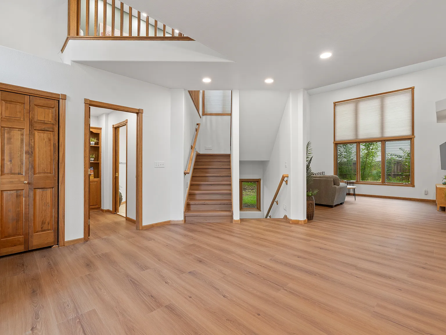 4 bed, 4.5 bath, 4563 sqft, $5,500 — Photo 3