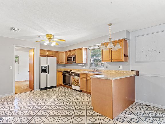 2nd image of 7819 KNOLL Drive N