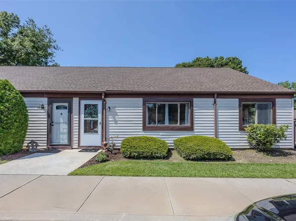 105 Whistler Court #105, Middle Island, NY 11953