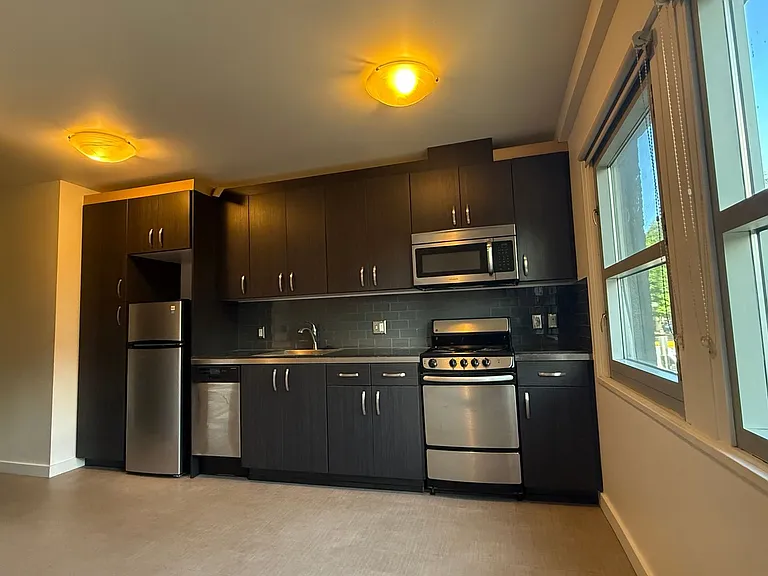 Park Place Apartments | 877 East Park Street — Photo 5