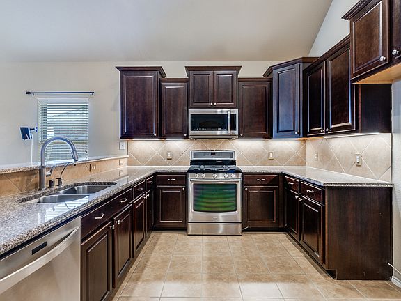 4th image of 1425 Villa Paloma Blvd