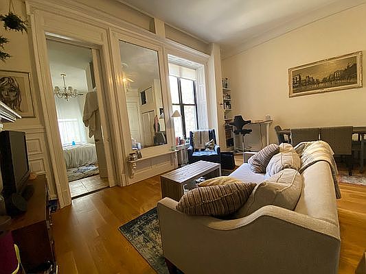 4th image of 117 W 75th St #14