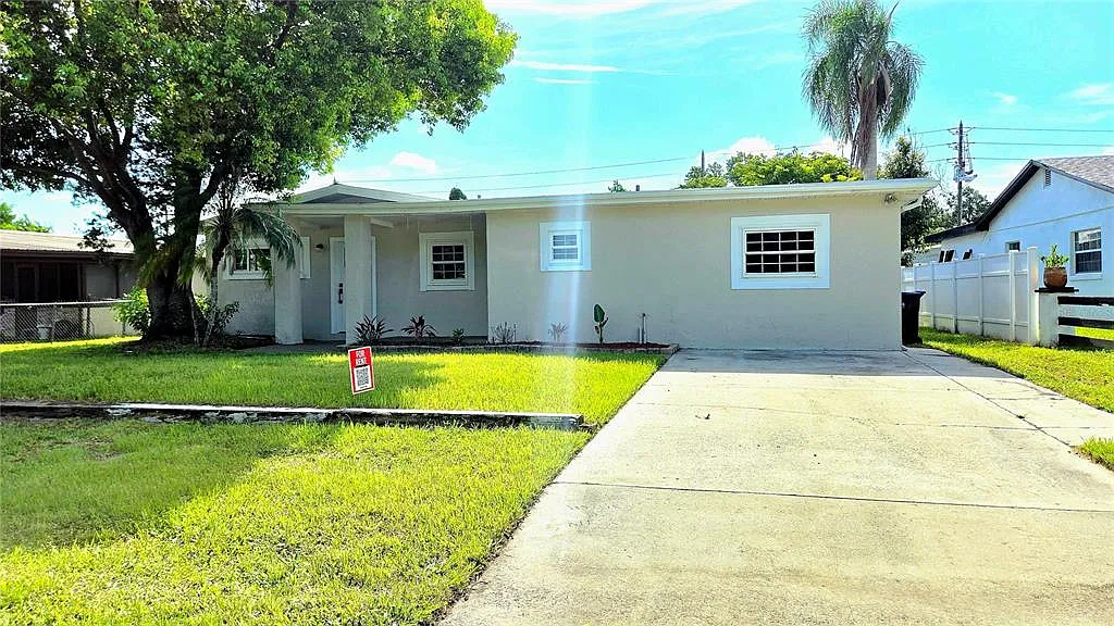 6 bed, 3.0 bath, 1835 sqft, $3,295 — Photo 2
