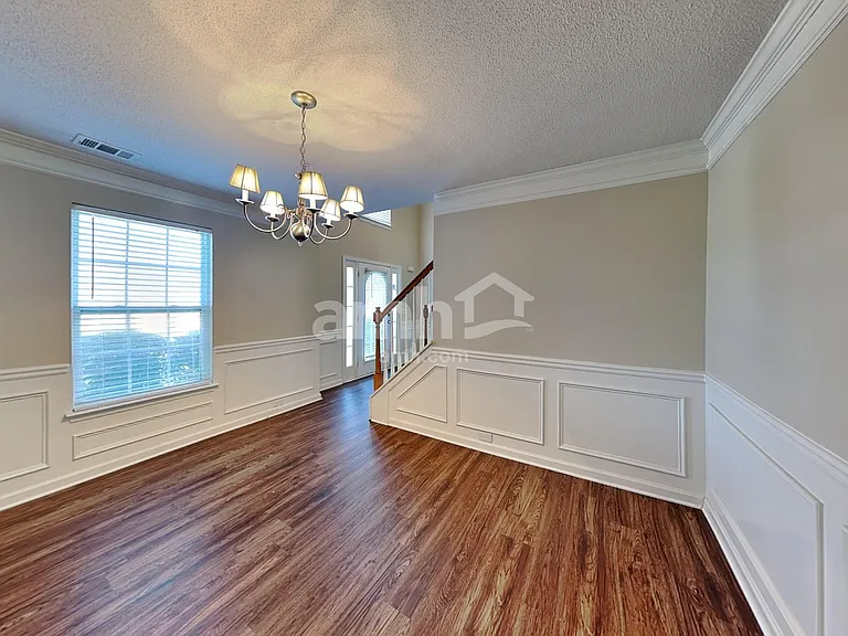 298 Sheffield Ln — Photo 5