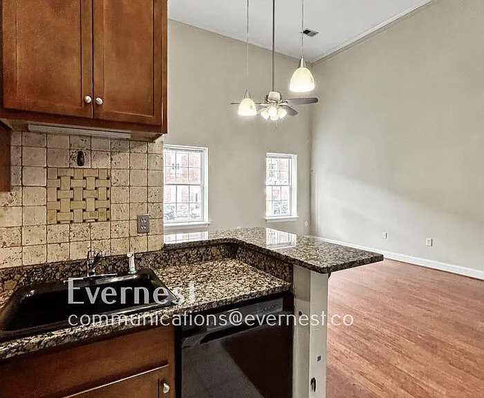 2418 E Franklin St #U104 — Photo 4