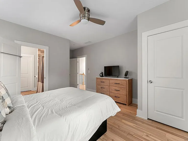 209 Clay St SE — Photo 17