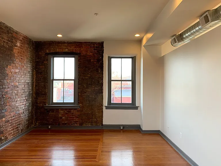 913 Monmouth St #3C — Photo 4