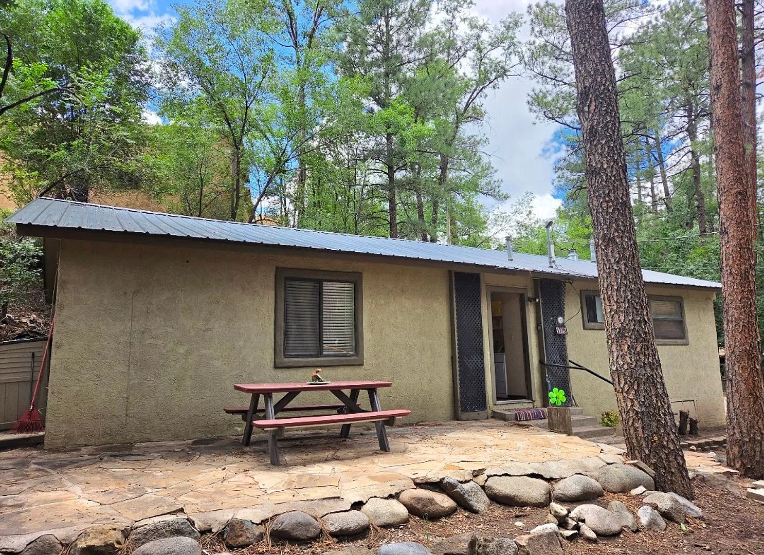 Move In Special Cute Three Bedroom, 1 Bath home near Midtown — Photo 1