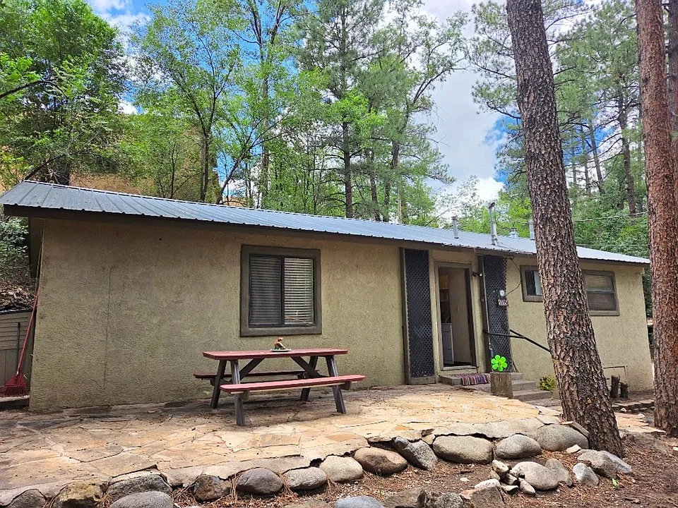 105 Sleepy Hollow Rd
