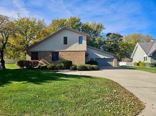 914 Club View Dr, Dodge City, KS 67801